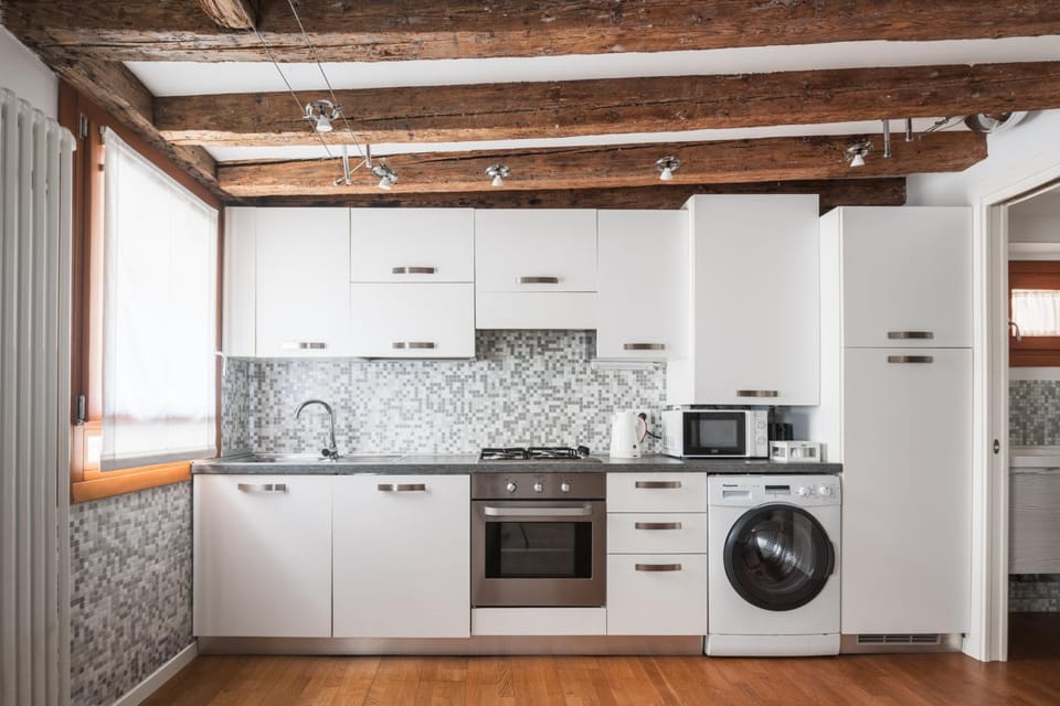 Coffee/tea facilities, Kitchen or kitchenette, dishwasher, minibar, pet friendly, stove, toaster, washing machine