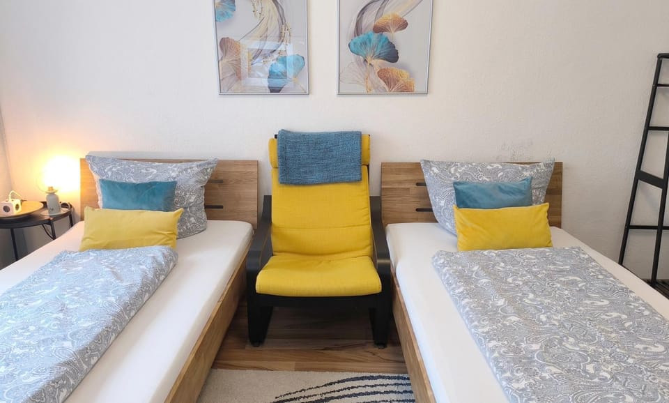 Bed, Living room, Photo of the whole room, Bedroom