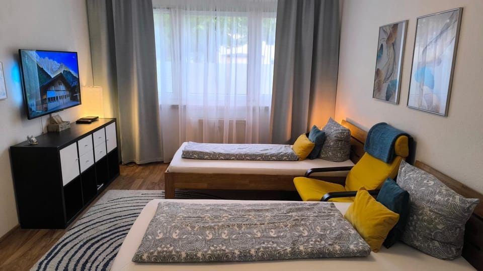 Communal lounge/ TV room, Bed, TV and multimedia, Photo of the whole room, Bedroom