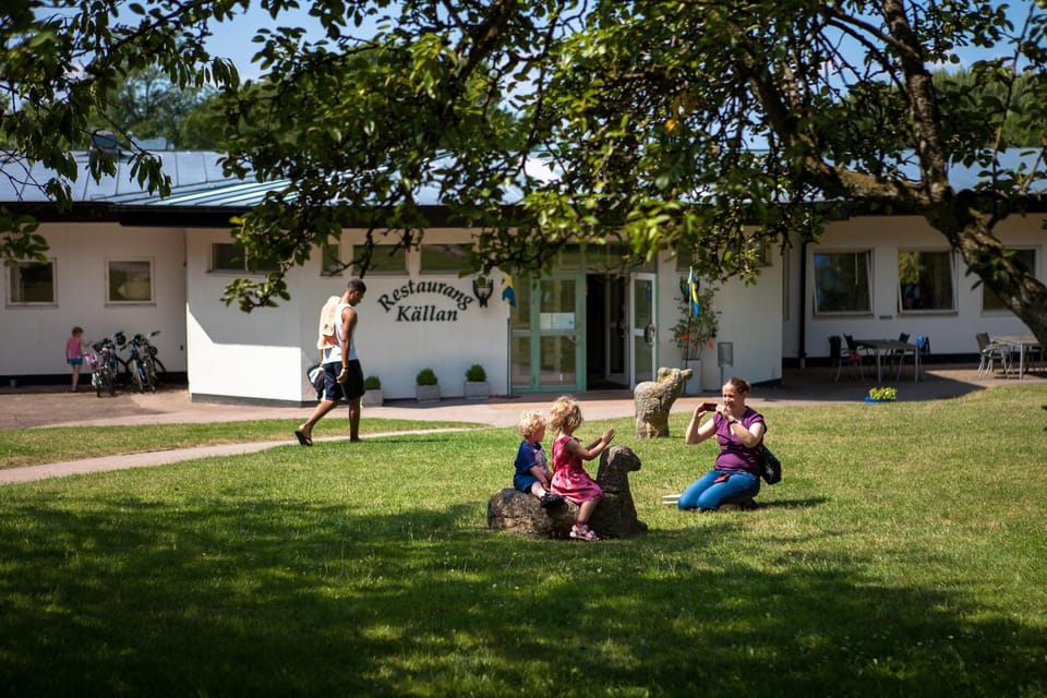 Restaurant/places to eat, Activities, Garden