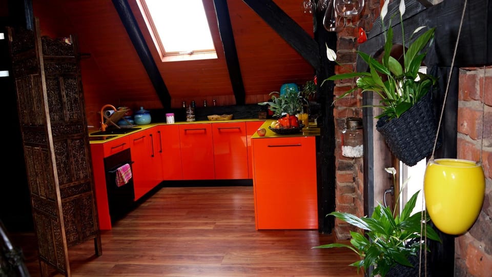 Kitchen or kitchenette, Dining area