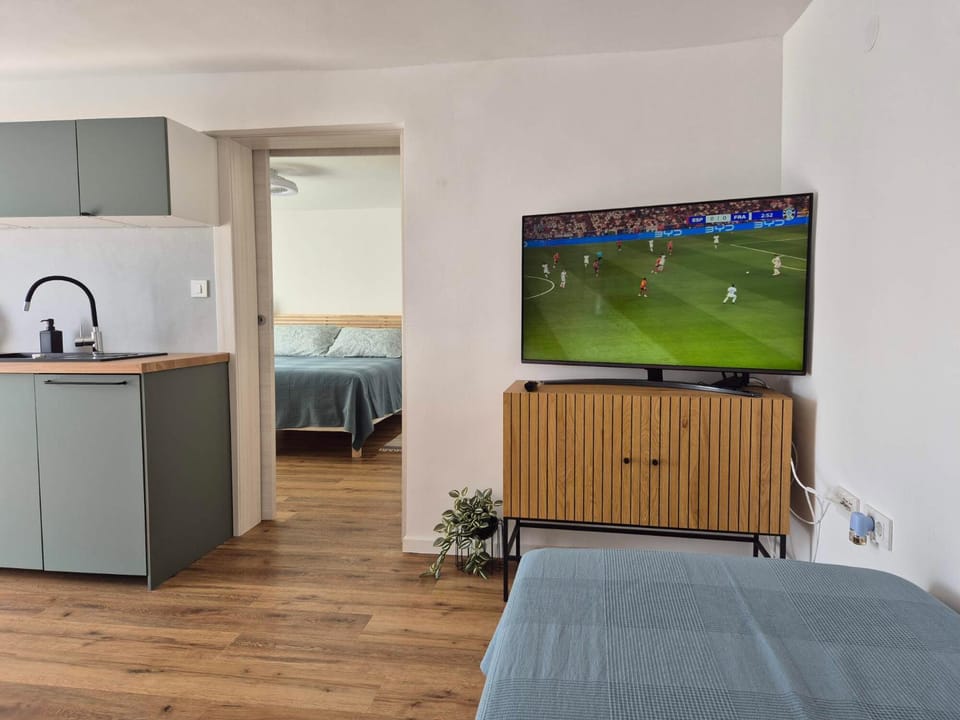 TV and multimedia, Kitchen or kitchenette, Bedroom