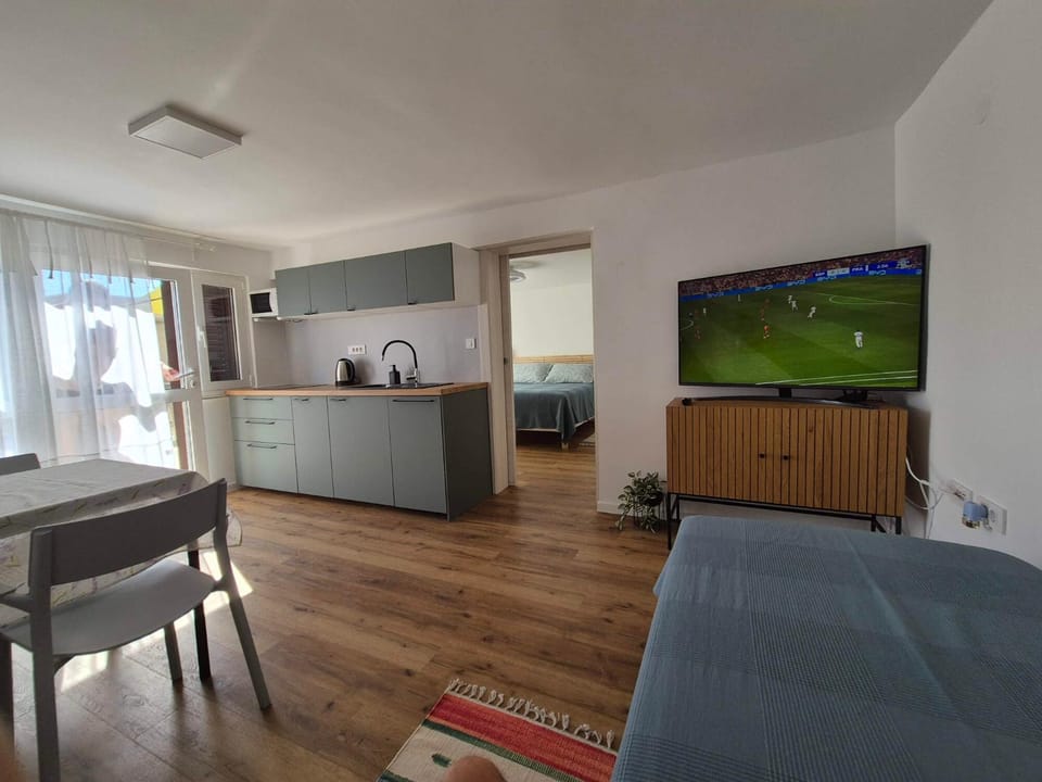 TV and multimedia, Kitchen or kitchenette, Dining area