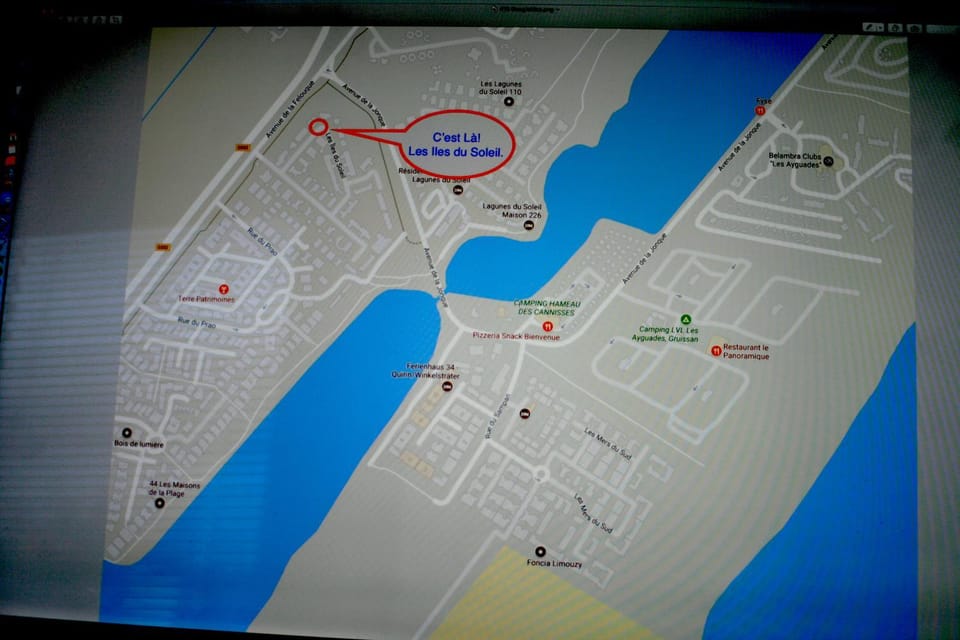 Lake view, Landmark view, Sea view, Street view