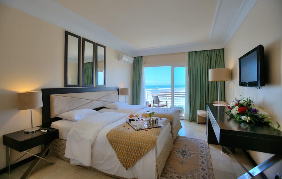 Bed, TV and multimedia, View (from property/room), Decorative detail, Bedroom