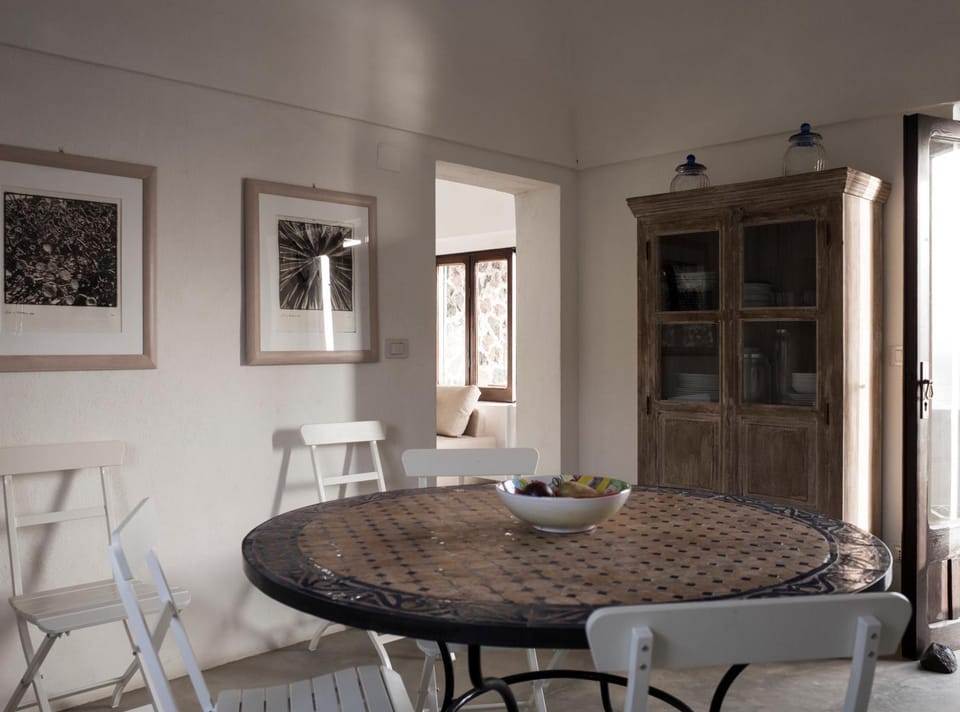 Patio, Decorative detail, Dining area