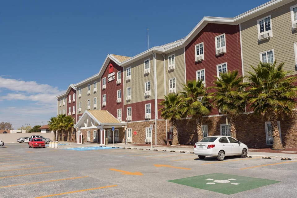 Property building, Day, Neighbourhood, Street view, Parking