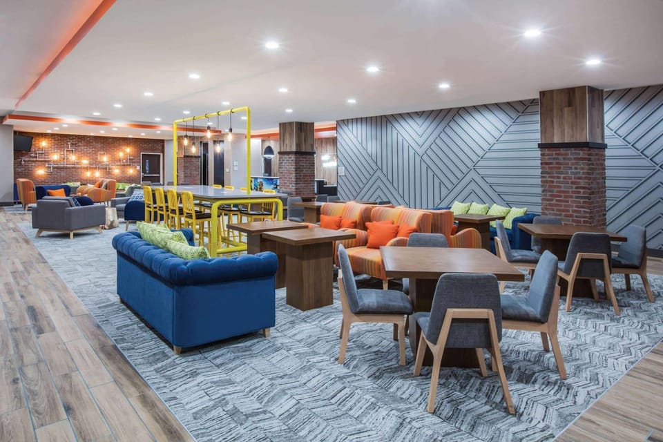 Restaurant/places to eat, Dining area, On site, Breakfast