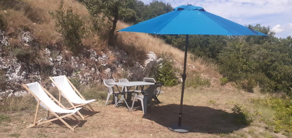 Gîtes La ferme accrochée à la colline House in Provence-Alpes-Côte d'Azur