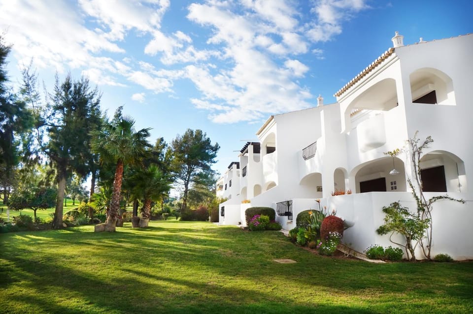 Patio, Staff, Staff, Natural landscape, BBQ facilities, Garden, Golfcourse, Balcony/Terrace, Pets, Garden view, Family, Family