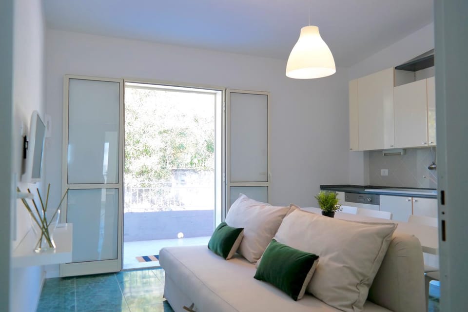 TV and multimedia, Balcony/Terrace, Kitchen or kitchenette, Living room, Seating area, Dining area