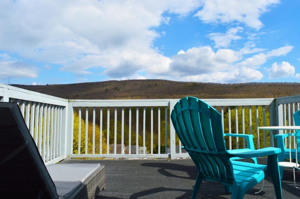 Balcony/Terrace, Mountain view