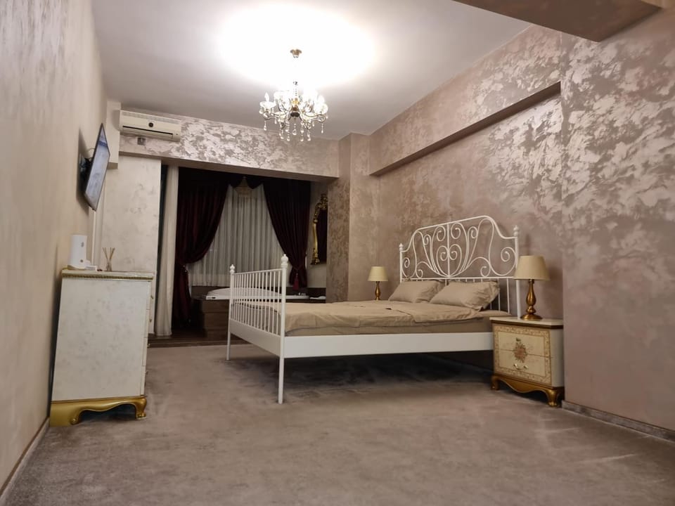 Bed, Photo of the whole room, Bedroom, air conditioner