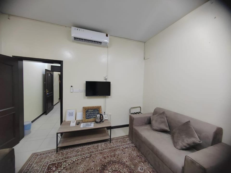 TV and multimedia, Living room, Seating area, air conditioner