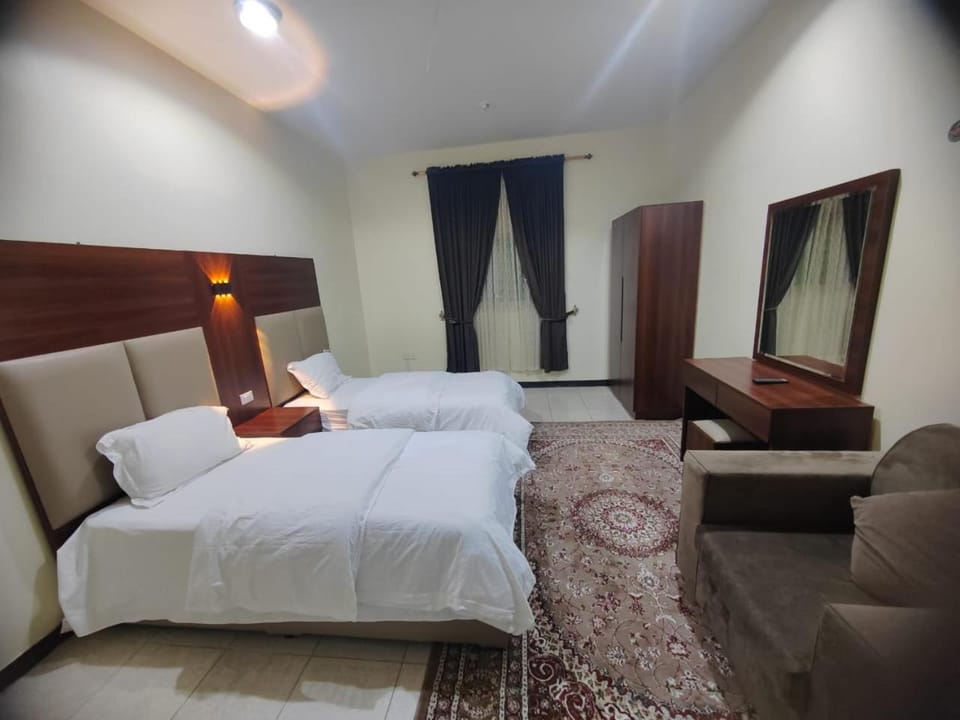 Photo of the whole room, Bedroom, wardrobe