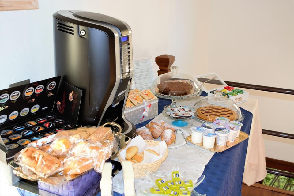 Coffee/tea facilities, Food and drinks, Breakfast, Buffet breakfast, Italian breakfast