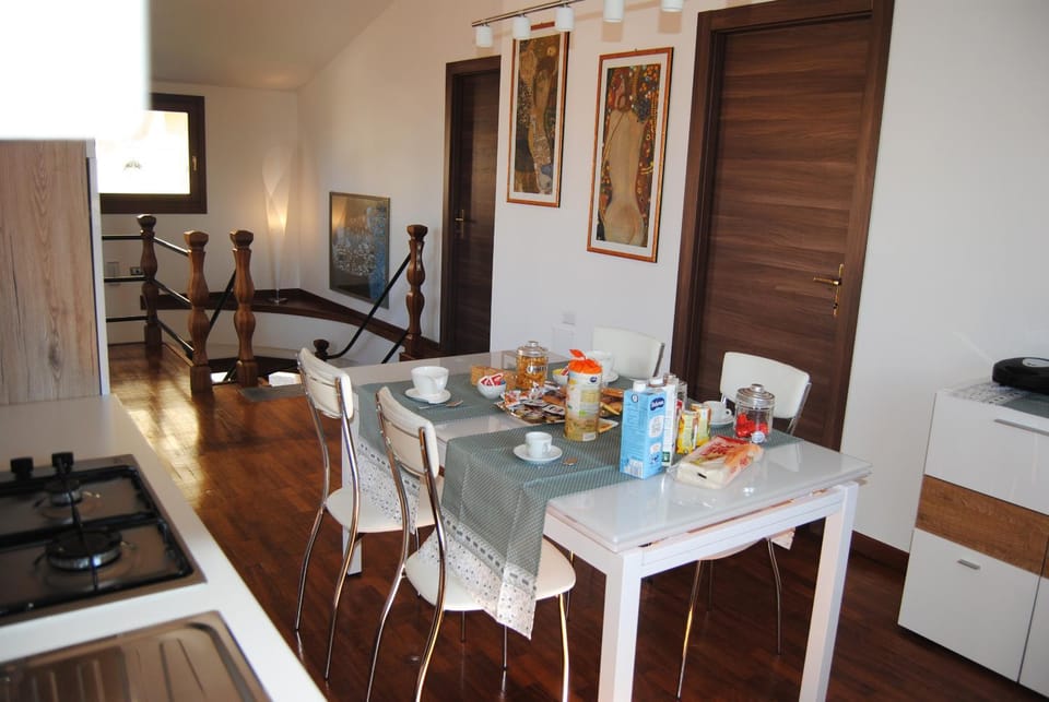 Communal lounge/ TV room, Communal kitchen