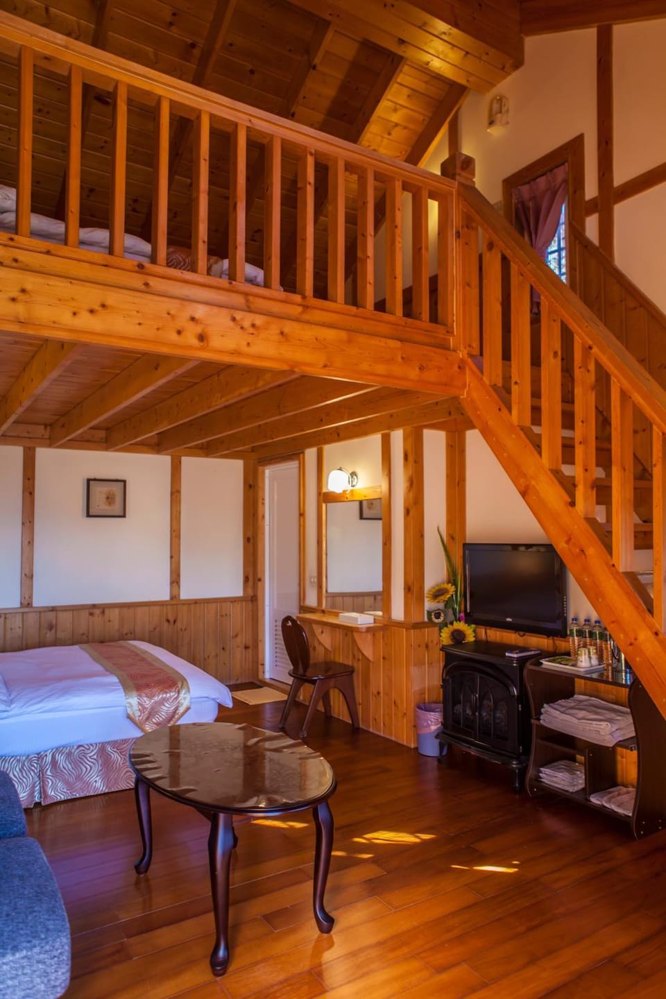 Bed, Living room, Photo of the whole room
