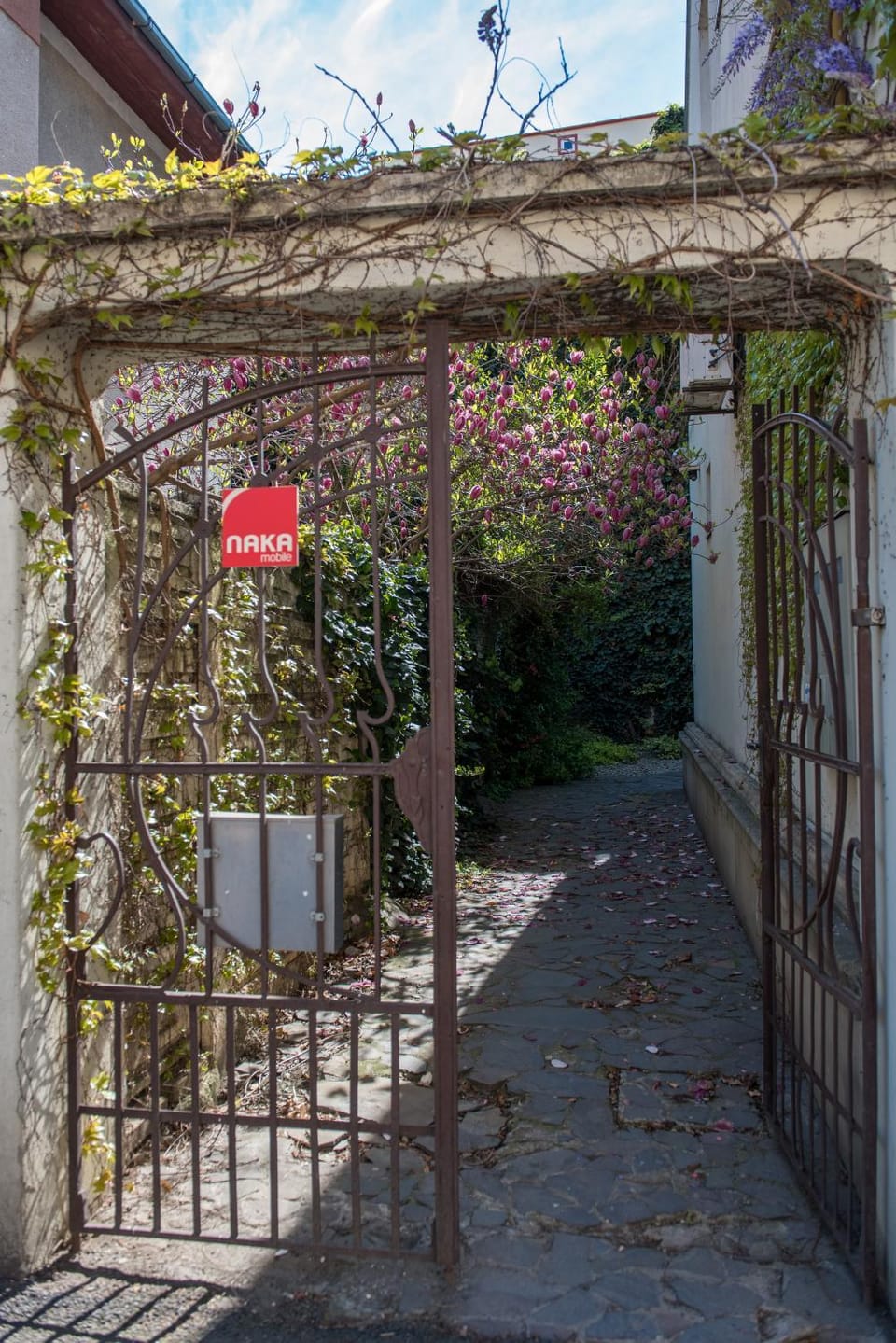 Facade/entrance