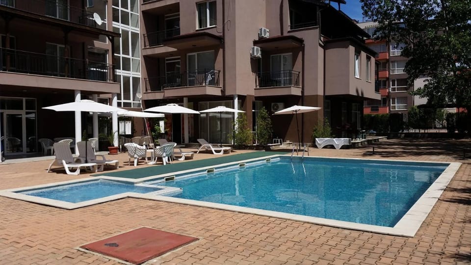 Swimming pool, Swimming pool