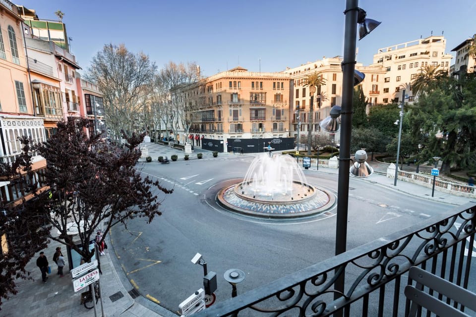 Nearby landmark, Day, Neighbourhood, Balcony/Terrace, City view, Street view