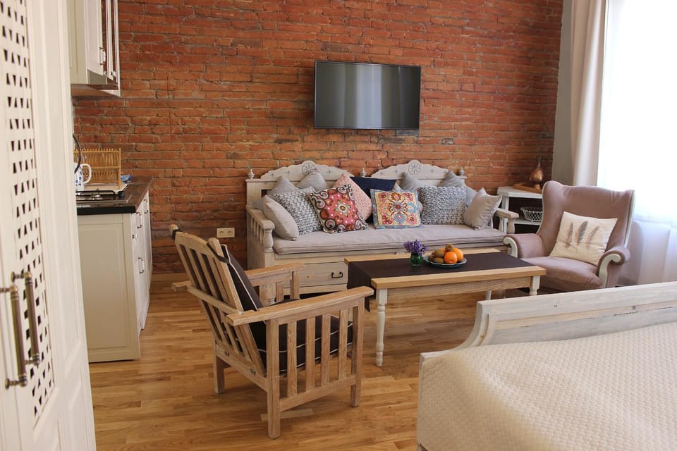 Bed, Day, Living room, Photo of the whole room