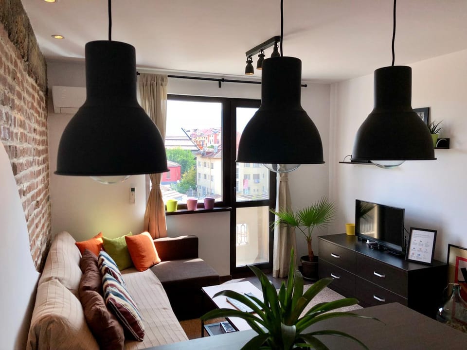 Communal lounge/ TV room, Day, Summer, Balcony/Terrace, Communal kitchen, On site, City view, Mountain view, Street view