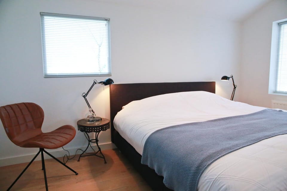 Bed, Photo of the whole room, Bedroom, Garden view
