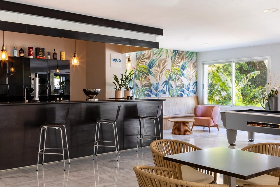 Lounge or bar, Seating area