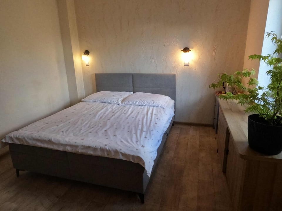 Bed, Other, Other, Other, Photo of the whole room, Decorative detail, Decorative detail, Bedroom