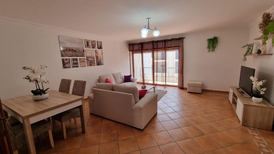 Photo of the whole room, Seating area