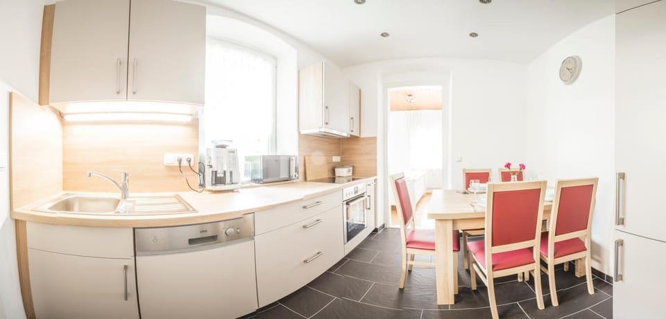 Coffee/tea facilities, Kitchen or kitchenette, Decorative detail