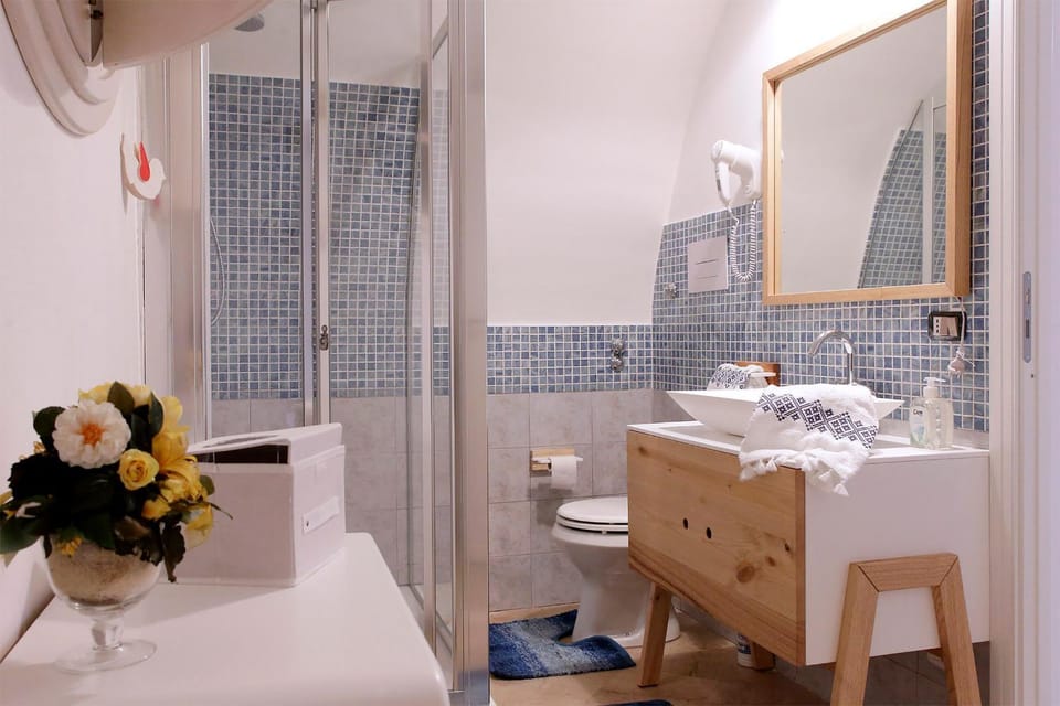 Bathroom, Decorative detail