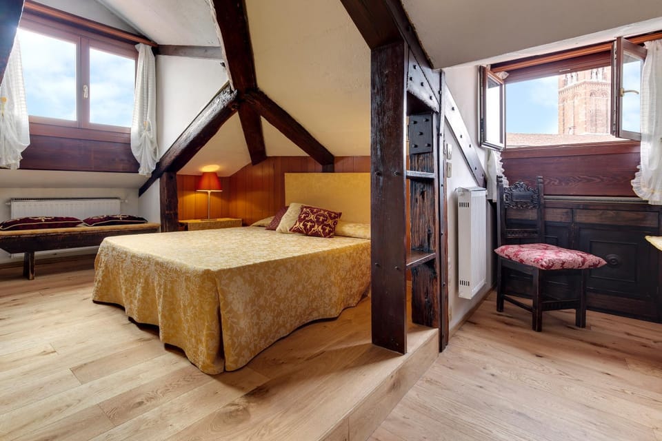 Bed, Seating area, Bedroom