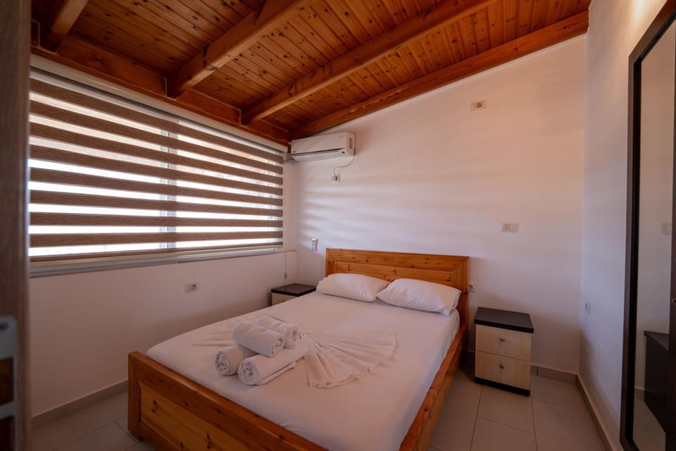 Bed, Photo of the whole room, Bedroom, towels, air conditioner