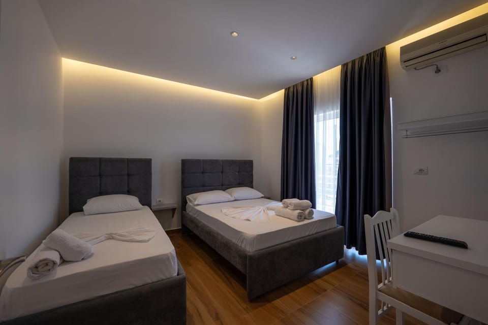 Bed, Photo of the whole room, Bedroom, towels