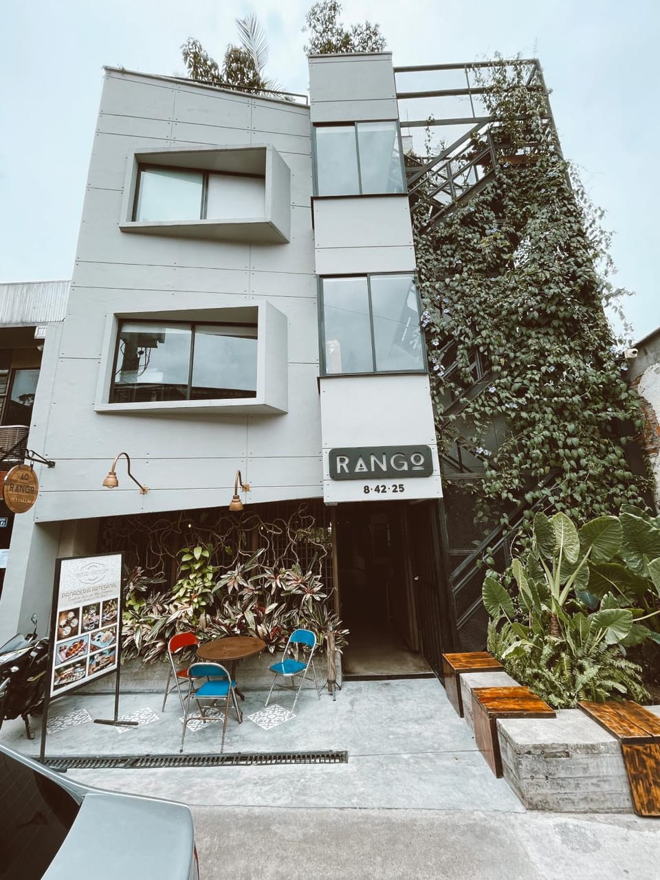 Property building, Facade/entrance, Day, Lobby or reception