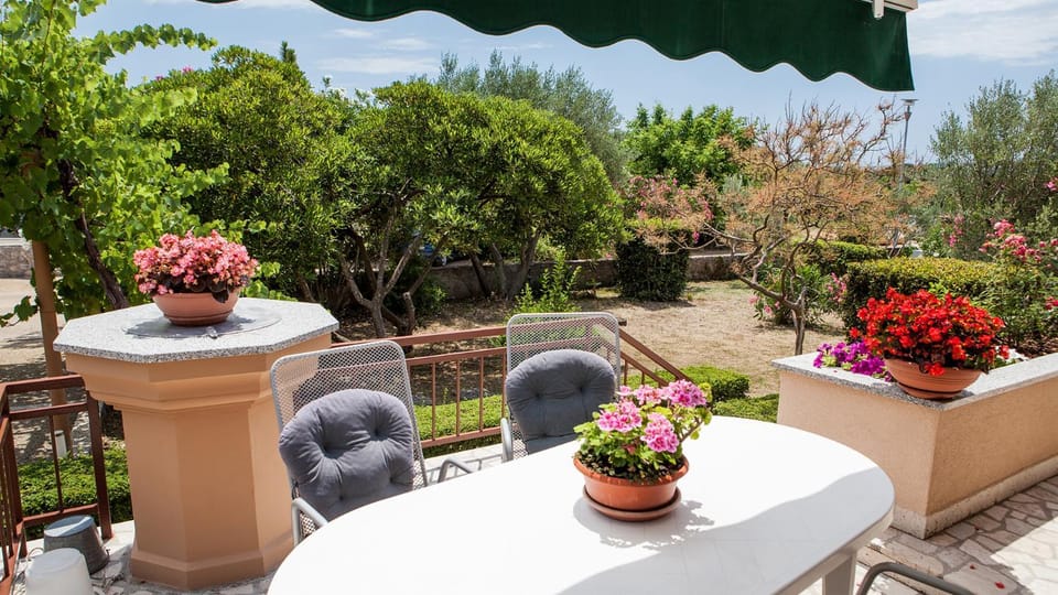Balcony/Terrace, Garden view