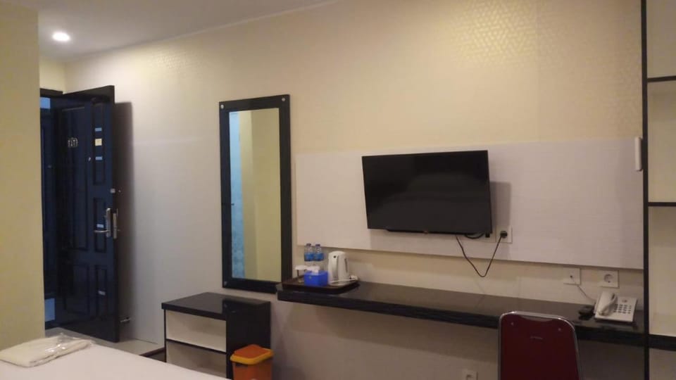 Restaurant/places to eat, TV and multimedia, Breakfast