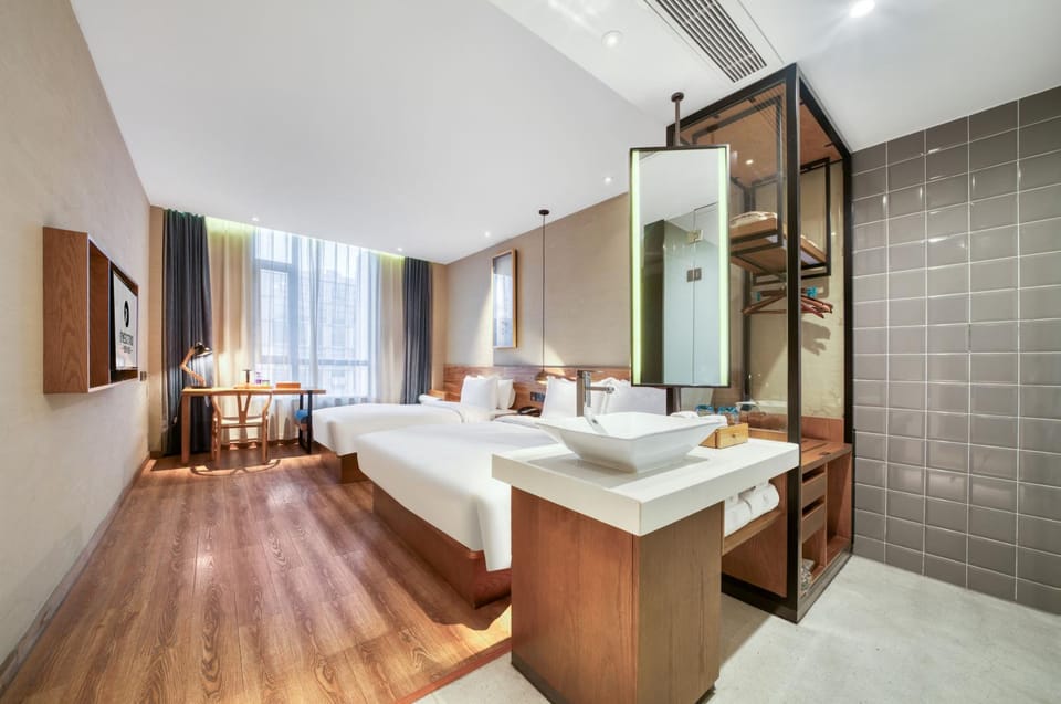Photo of the whole room, Bedroom, towels
