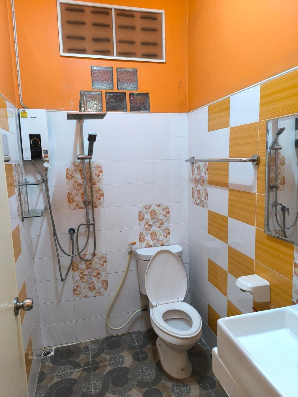 Chanakarn Guesthouse Sangkhla Buri Bed and Breakfast in Thailand