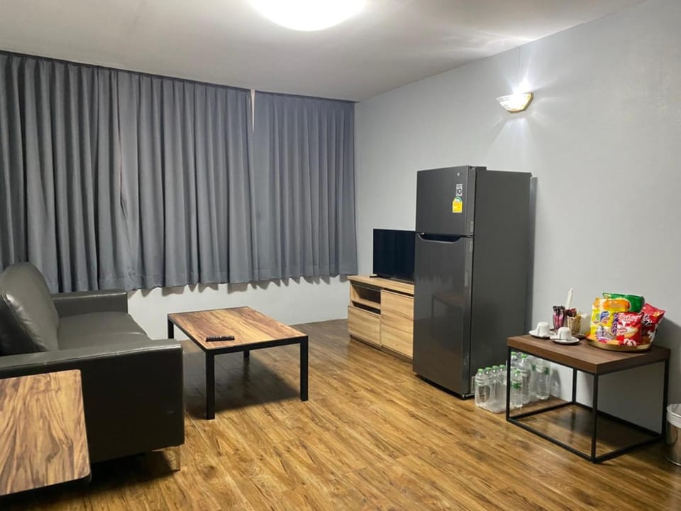 Communal lounge/ TV room, TV and multimedia, Living room, Seating area