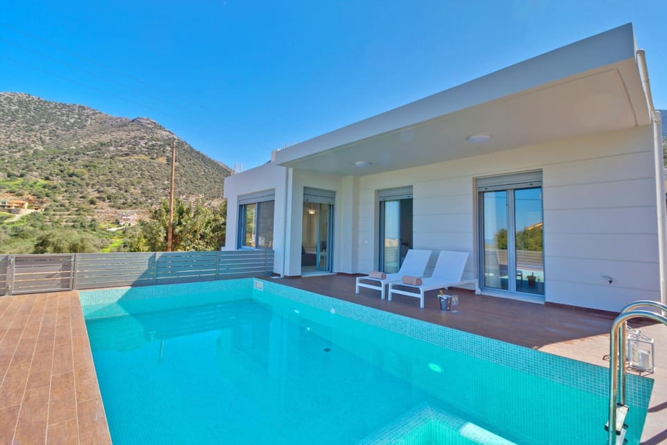 Property building, Balcony/Terrace, Sea view, Swimming pool