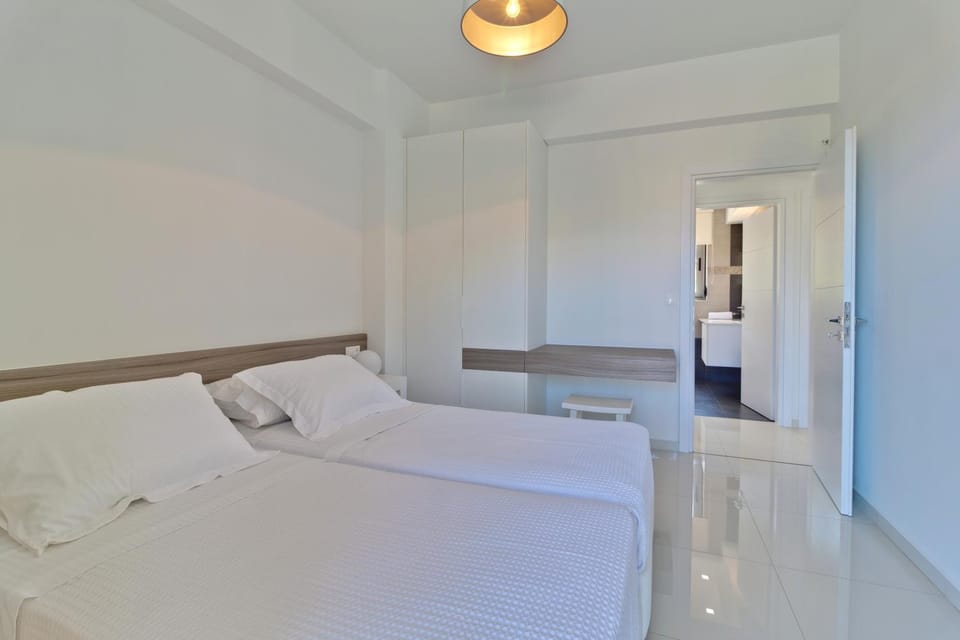 Bedroom, Pool view