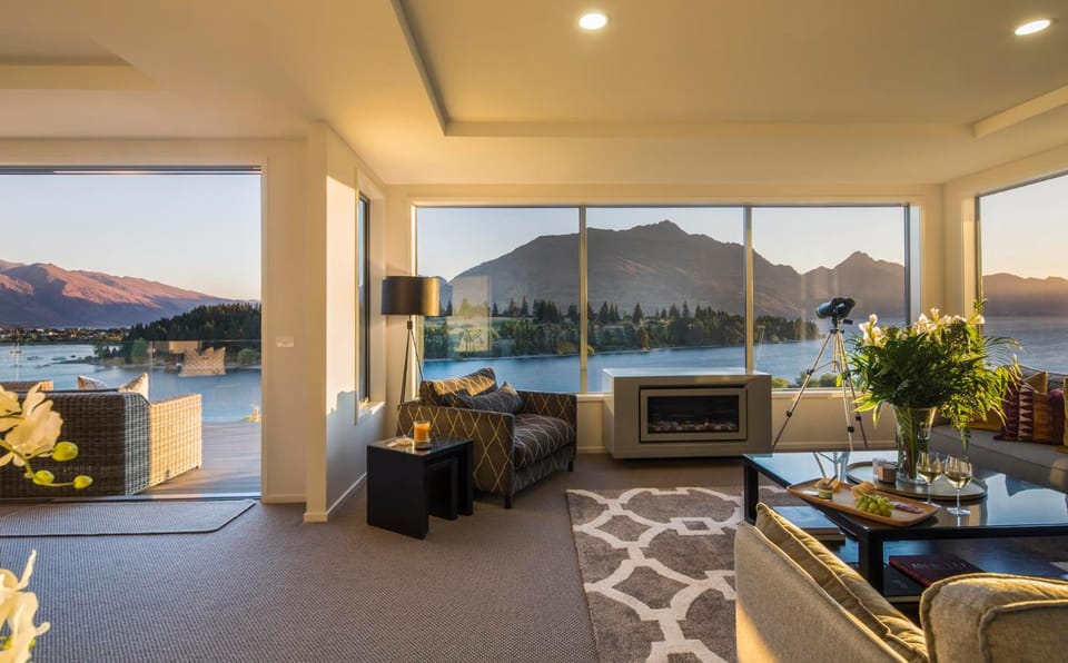 Living room, Lake view, Mountain view