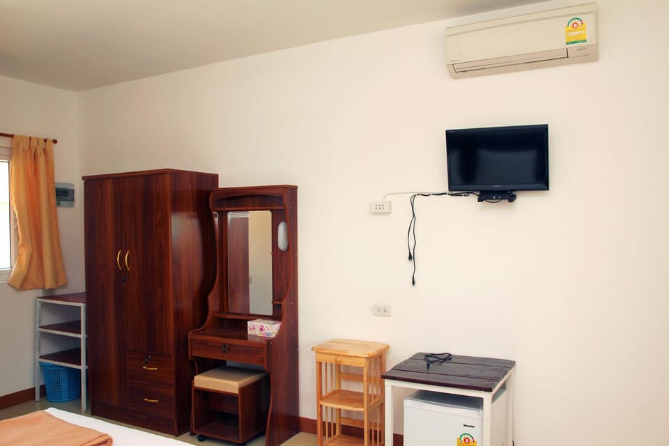 TV and multimedia, Photo of the whole room, Decorative detail, Seating area, Area and facilities