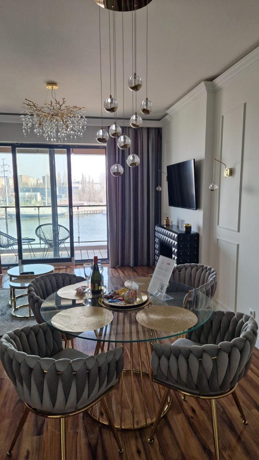 Living room, Seating area, Dining area, Evening entertainment