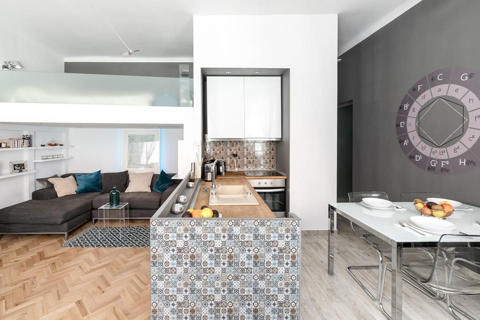 Dining area, kitchen