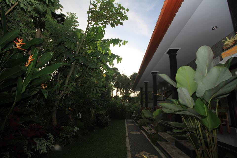 Teba Jati Guest House Bed and Breakfast in Sukawati