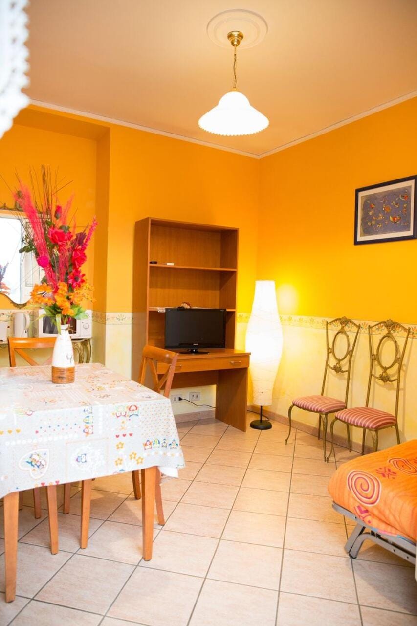 La Dolce Vita Colosseum Apartment in Rome